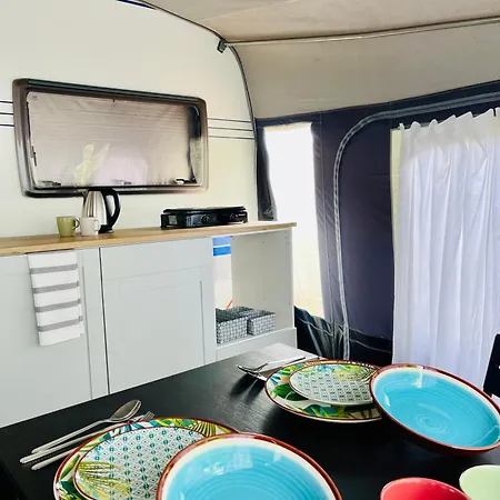 Roza Wiatrow Camp Кемпинг *