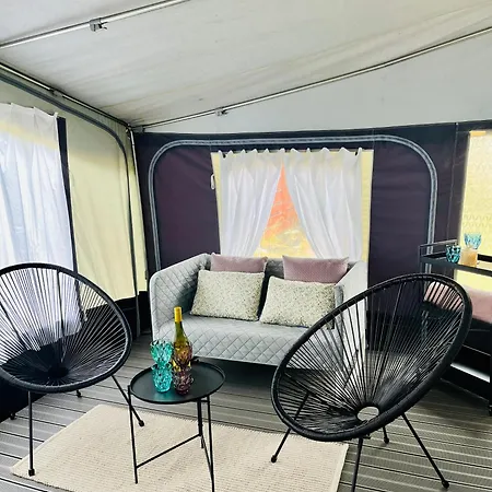 Roza Wiatrow Camp Кемпинг Ястарня