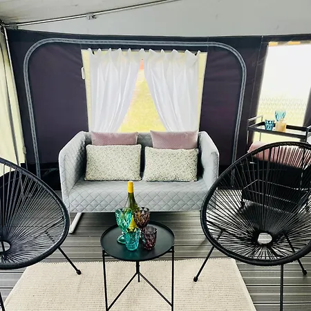 Roza Wiatrow Camp