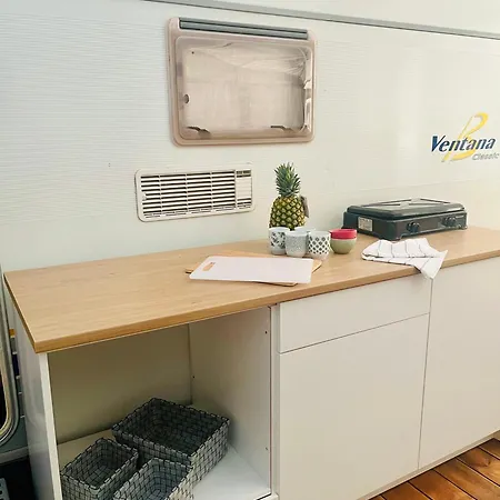 Roza Wiatrow Camp Кемпинг Ястарня