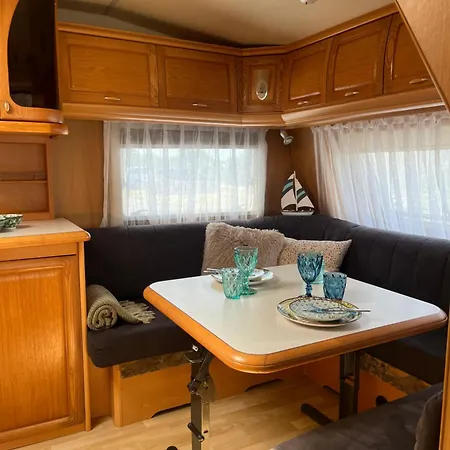 Roza Wiatrow Camp Кемпинг Ястарня