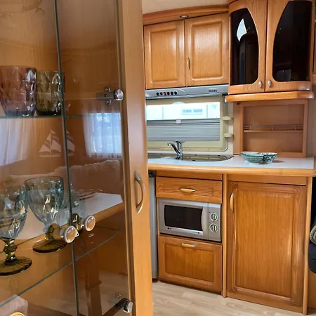 Roza Wiatrow Camp * Ястарня