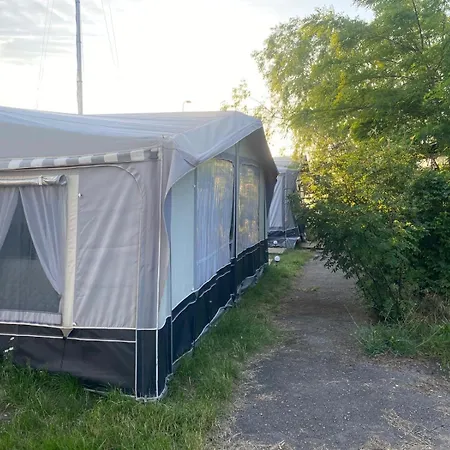 Roza Wiatrow Camp 营地