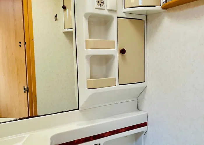 Roza Wiatrow Camp * 亚斯塔尔尼亚