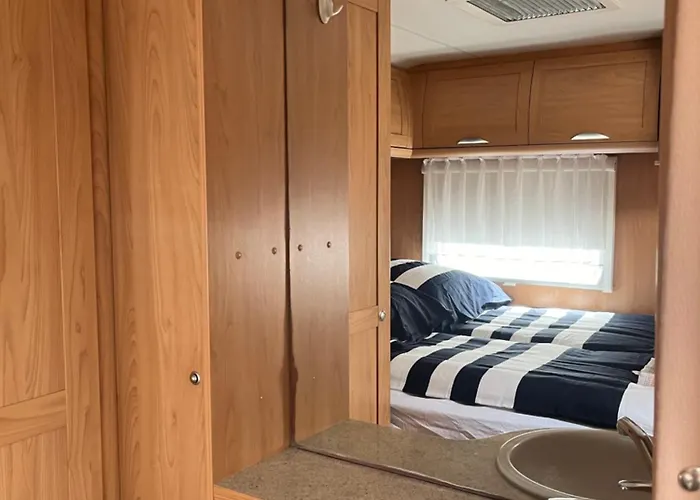 营地 Roza Wiatrow Camp