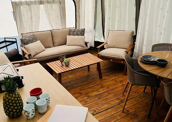 营地 Roza Wiatrow Camp