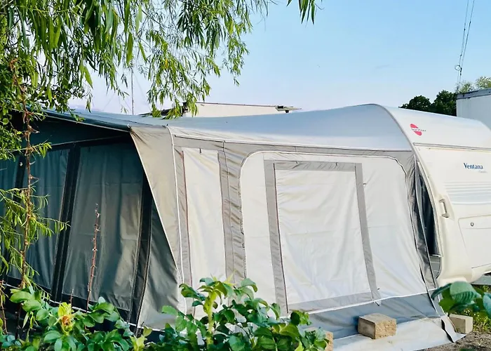 营地 Roza Wiatrow Camp