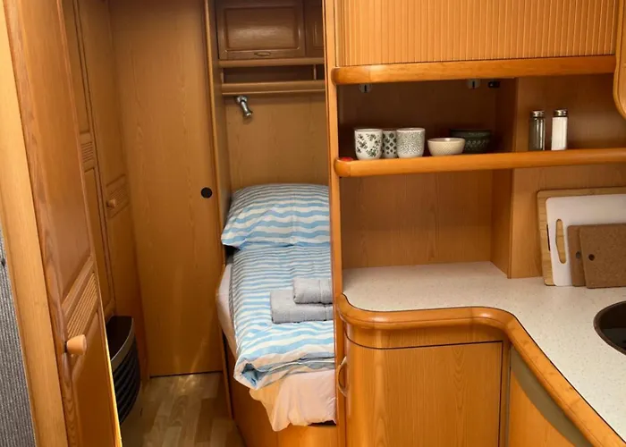 营地 Roza Wiatrow Camp