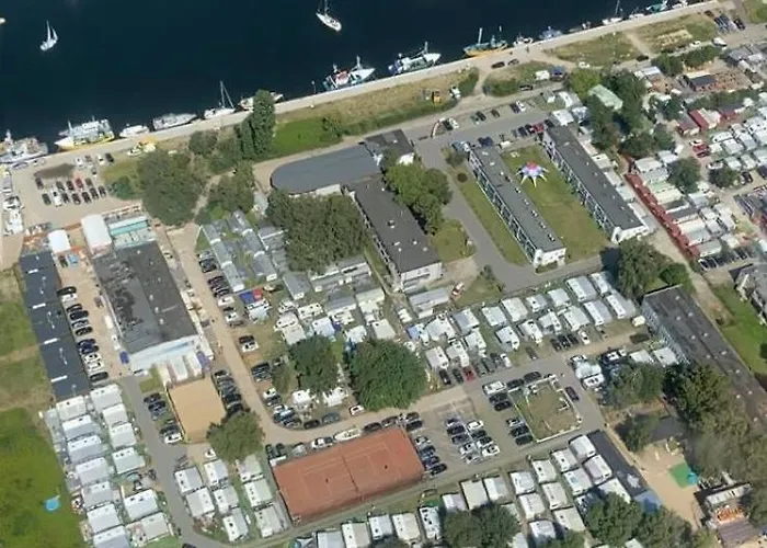 营地 Roza Wiatrow Camp