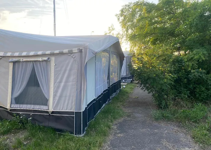 Roza Wiatrow Camp 营地