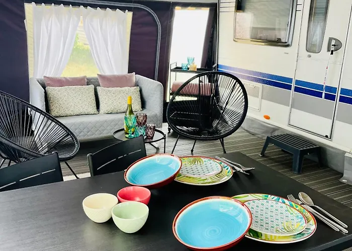 营地 Roza Wiatrow Camp